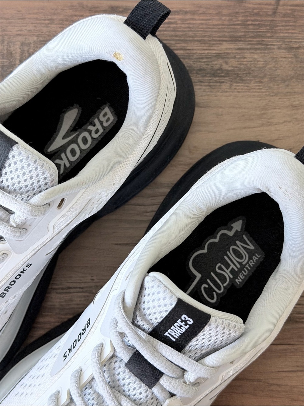 Brooks Women’s Trace 3 Running Shoe White / Oyster /Black (Size: 7.5-B) - Picture 9 of 11